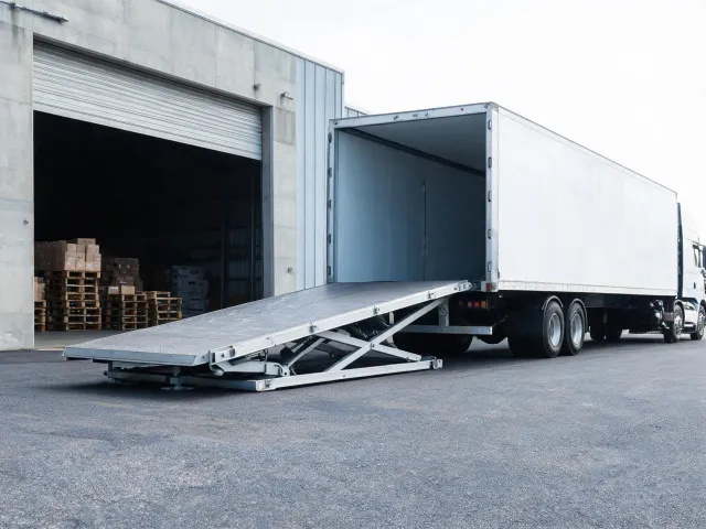 Ground-level warehouse receiving without a raised dock