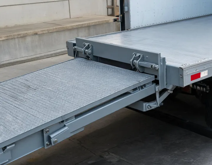 Hydraulic dock lift ramp lip meeting a trailer bed